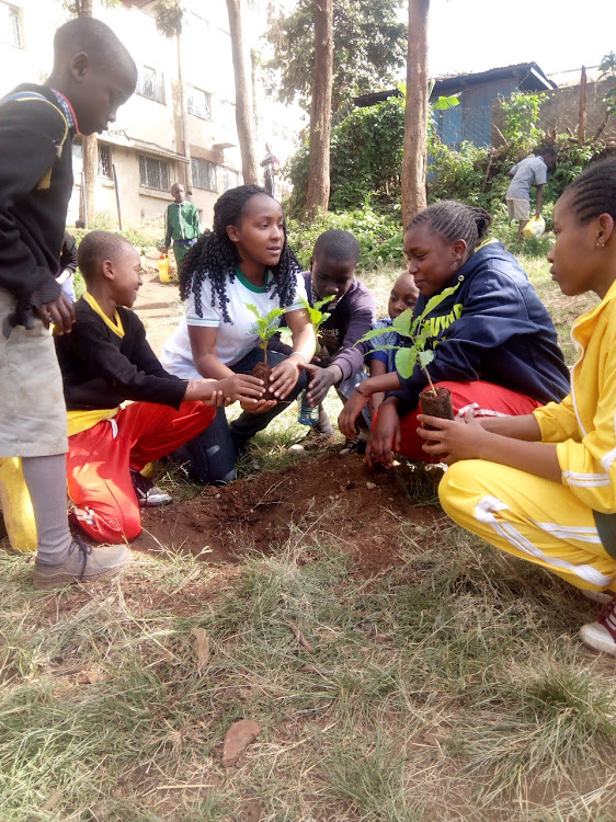 Elizabeth Wathuti teaching primary school pupils how to grow trees