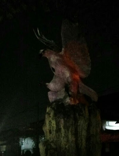 patung burung