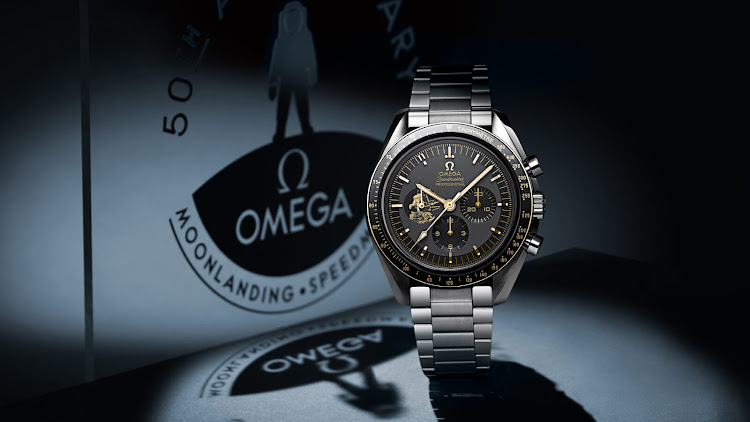 The case and bracelet of the Speedmaster Apollo II are inspired by the 4th generation Speedmaster design.