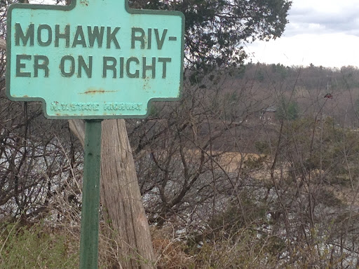 It says “Mohawk River on right” and sure enough, there it is.But why the hyphenation? Were such signs permitted to be a only certain size? Were the font sizes predetermined?Nonetheless, there it...