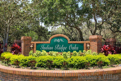 Indian Ridge Oaks in Kissimmee offers a range of private vacation villas close to Disney World