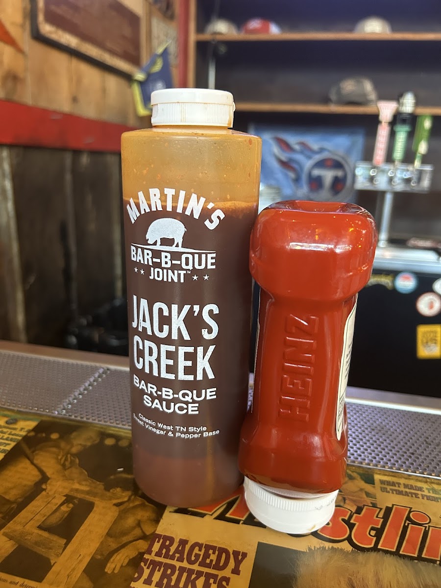 Gluten free BBQ sauce. Watery texture, goid flavor. A bit of kick