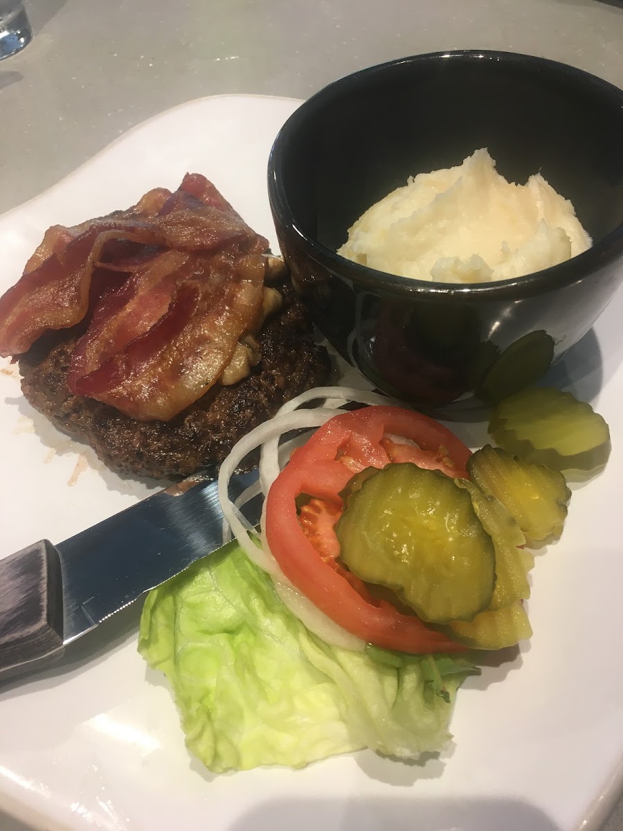 Buffalo burger with mashed potatoes