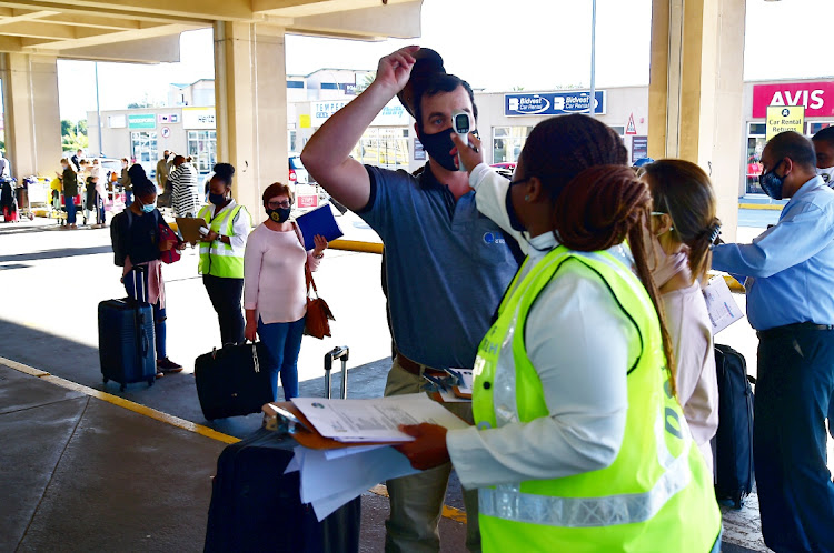 Passengers being screened at Port Elizabeth airport. New Covid-19 cases in SA on Tuesday were again below 1,000.