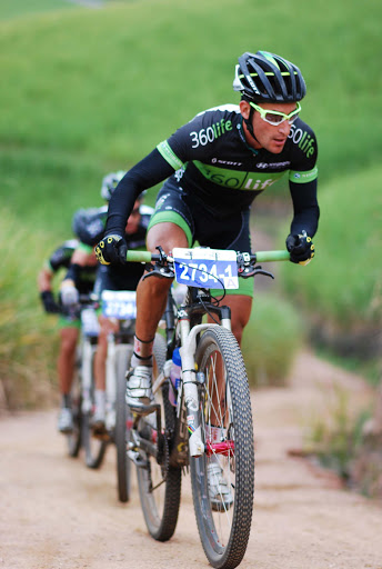 Kevin Evans of Nedbank 360Life drives the pace on the third and final stage of the 2012 sani2c, presented by BoE Private Clients. Evans and team-mate David George took their second shared victory in the three-day mountain bike race, which started in Underberg on Thursday and finished in Scottburgh on the KwaZulu-Natal South Coast on Saturday..Photo by