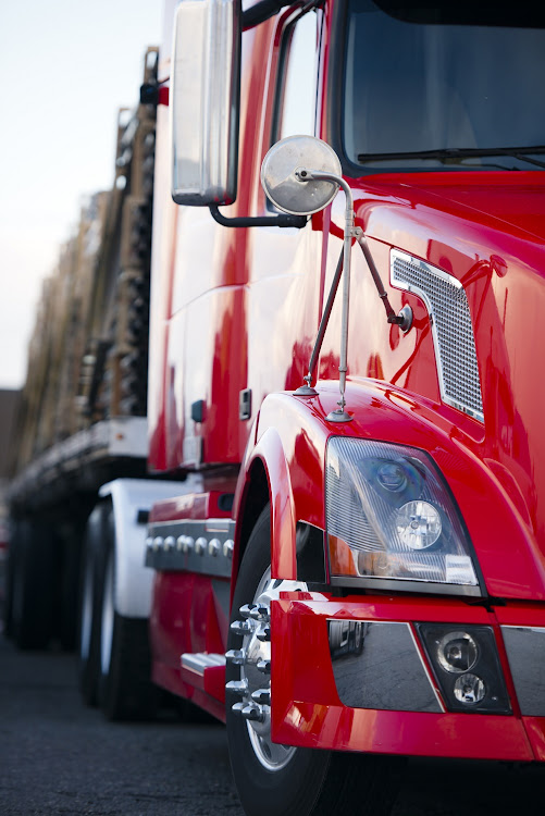 Van Reenen's Pass 'blockaded by trucks' on N3.