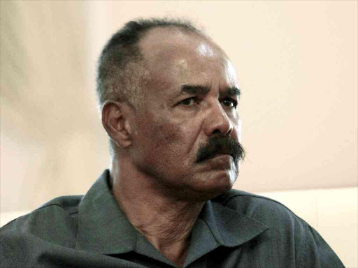 Eritrea's President Isaias Afwerki listens as he meets with Sudan's President Omar al-Bashir during his official visit in Khartoum, Sudan June 11, 2015. /REUTERS