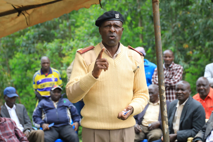 Bonyamatuta Chache Chief Philip Nyamoko addressing locals during a security baraza on Monday