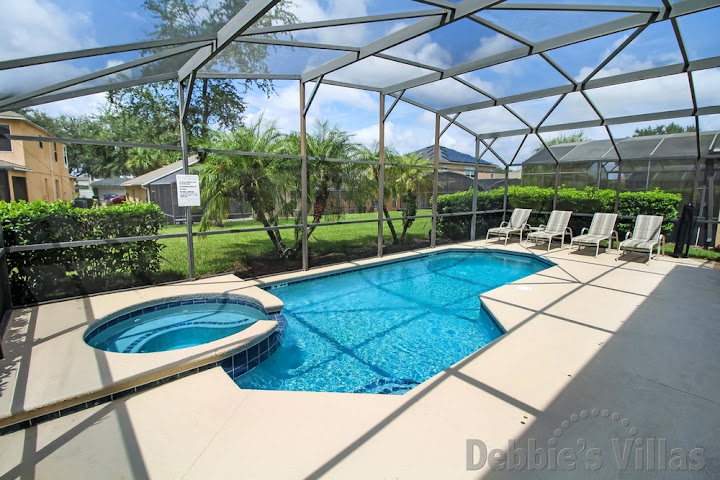 Emerald Island villa in Kissimmee with a west-facing private pool and spa