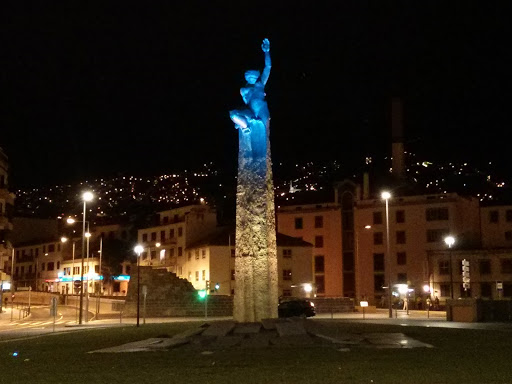 Autonomia Statue, Funchal