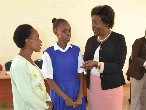 Kitui governor Charity Ngilu talks to Bretta Mwende and her daughter Neema Bonareri at the Kitui Agricultural Training Centre where she issued bursary cheques, January 13, 2018. /Musembi Nzengu