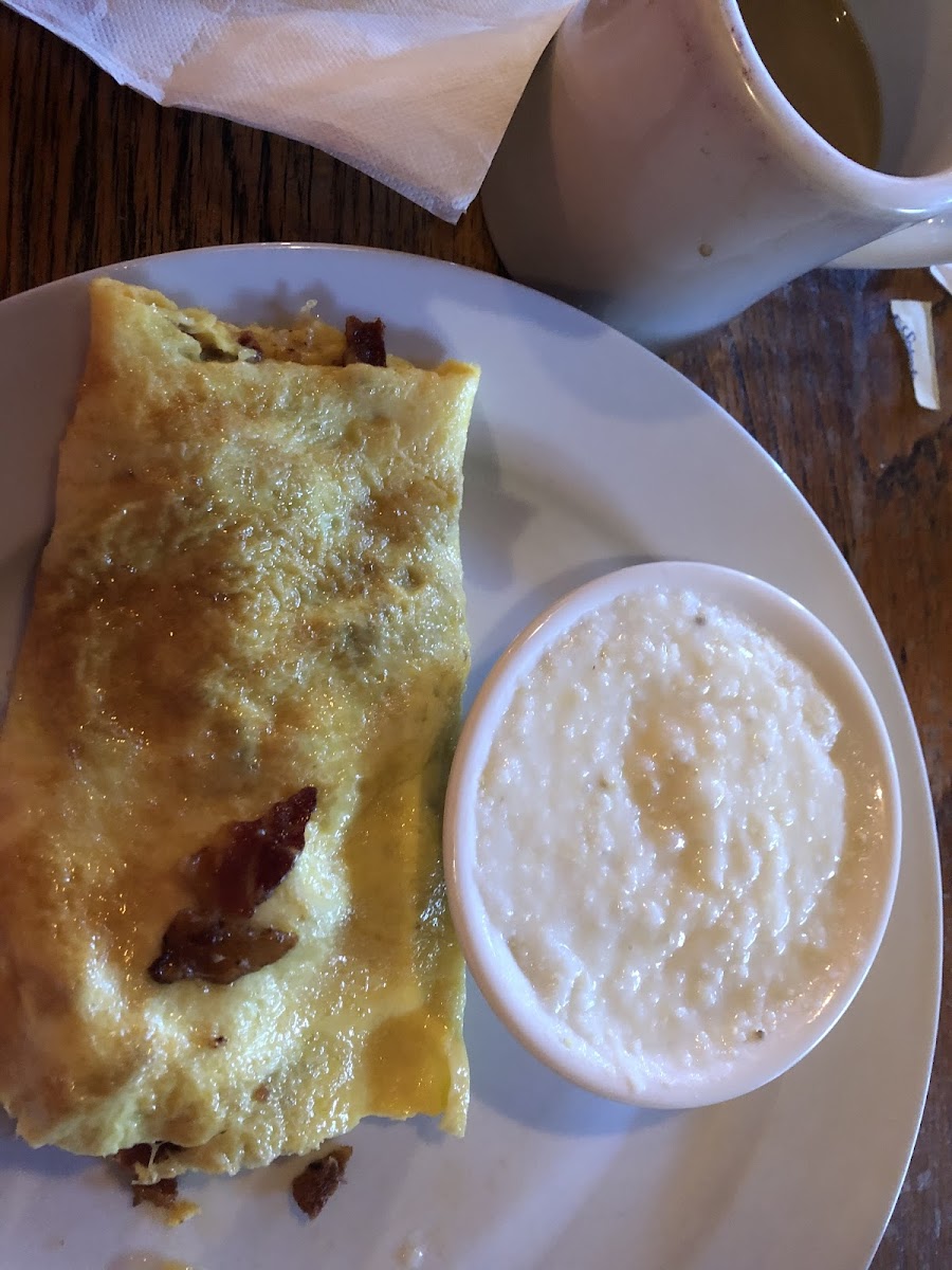 Grits and Bacon/Cheese Omelette