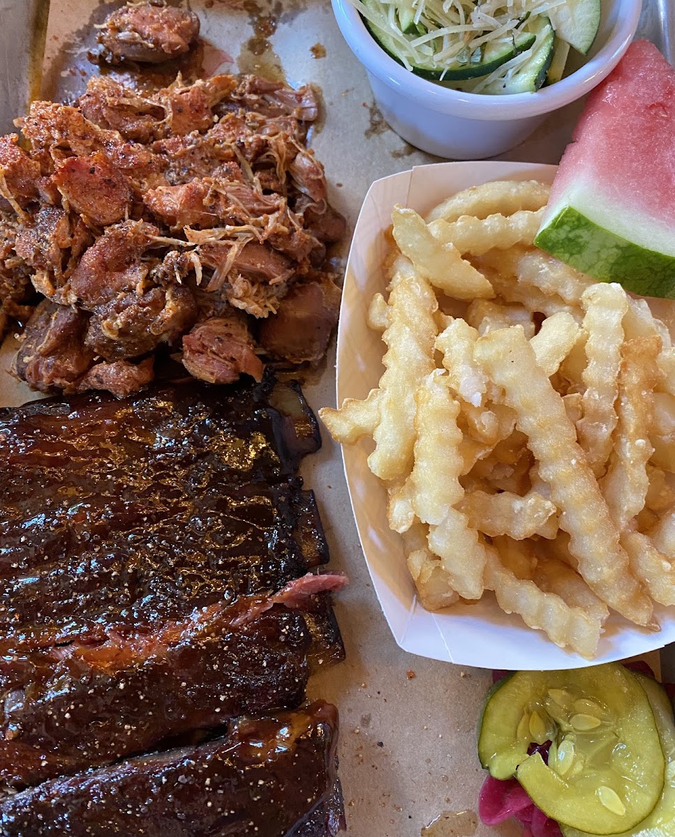 Pulled chicken, ribs, fries and zucchini salad