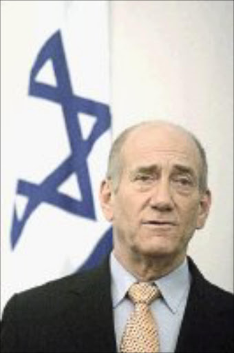 PRESSING AHEAD: Israeli Prime Minister Ehud Olmert. Pic. Yonathan Weitzman. 04/12/07. © Reuters.