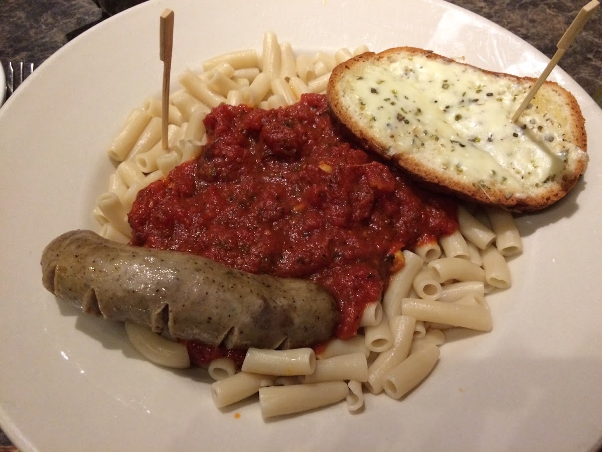 Penne with marinara, Italian sweet sausage, and garlic toast