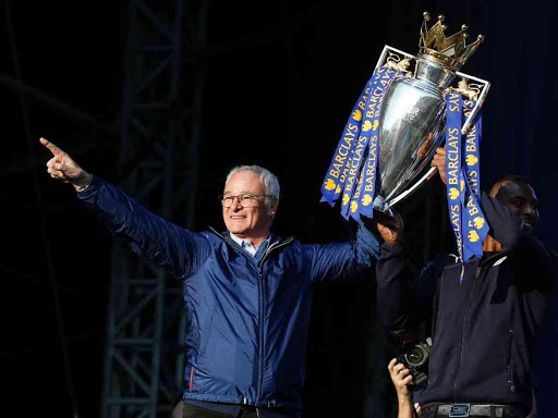 Leicester City manager Claudio Ranieri and Wes Morgan on the stage with the trophy during the parade Reuters / Carl Recine