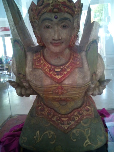 Dewi Singadari Statue