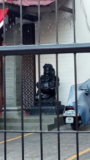 Guardian Statue Handayani Prima Resto