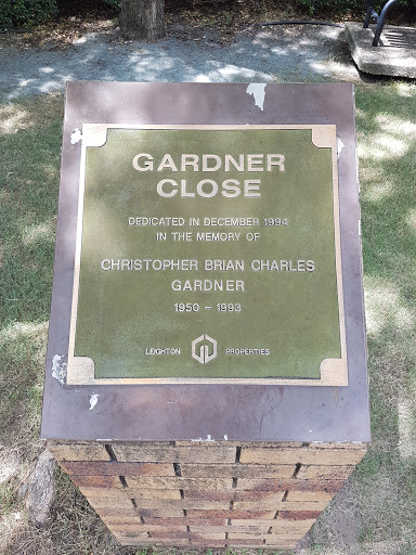 Gardner Close Plaque
