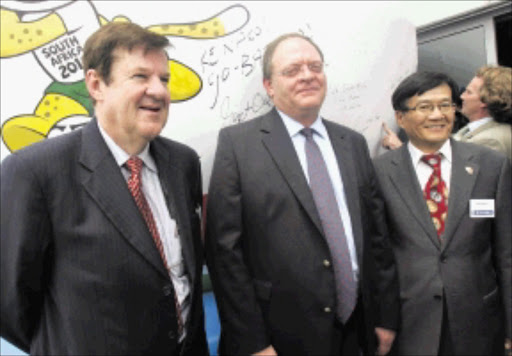 20100128VNH. Alan Ross CEO Hyundai SA,Deputy Minister of Sport and Recreation Gert Oosthuizen and Ambassador of Republic of Korea Hansoo Kim during the launch of Hyundai goodwill ball road show at Sandton in Johannesburg.PHOTO:VELI NHLAPO.