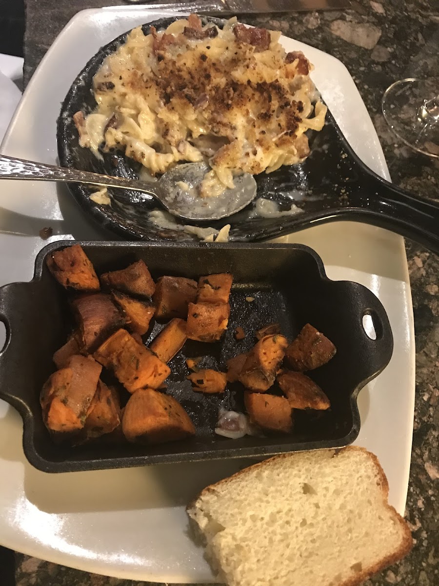 Classic Mac and cheese with bread and roasted sweet potatoes