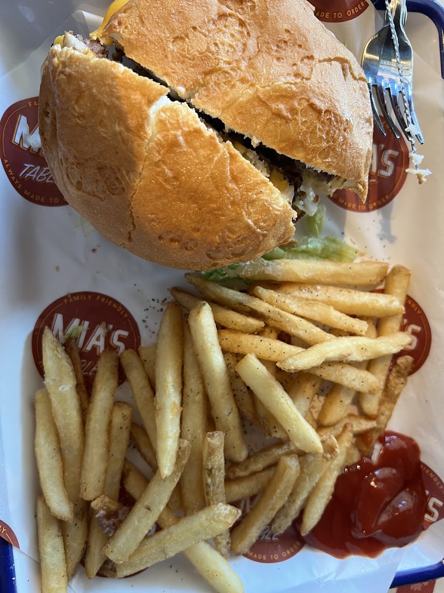 Cheeseburger and fries deliciousness