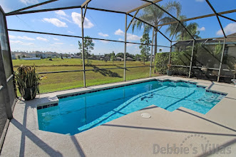 Calabay Park villa in Davenport with a south-facing private pool and no rear neighbours
