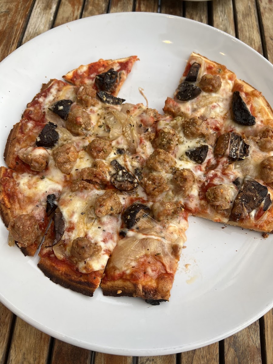 Cheese pizza with sausage and mushrooms