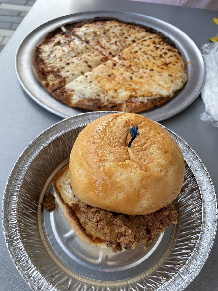 Crispy chicken sandwich and pizza! All gluten free and all delicious