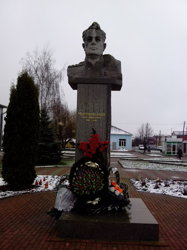 Памятник Черняховському