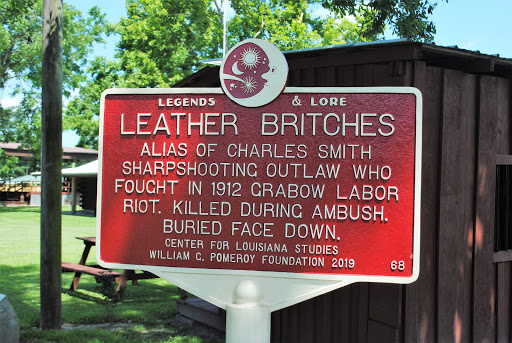 Alias of Charles Smith.Sharpshooting outlaw who fought in 1912 Grabow Labor Riot. Killed during ambush.Buried face down.