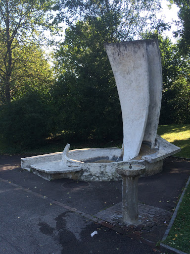 Zwei Brunnen beim Hardturm