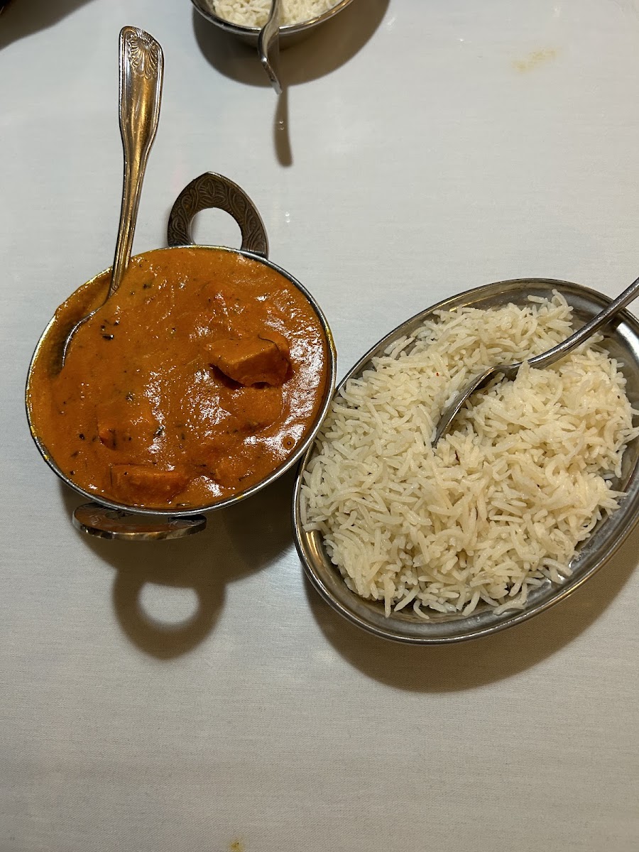 Chicken Tiki Masala
The rice to masala ratio was off since I couldn’t eat naan. The portions look small but I actually took some of the masala home and it was very filling!