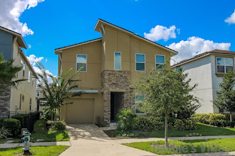 Luxury Kissimmee villa, gated resort, close to Disney, south-facing private pool and spa, games room