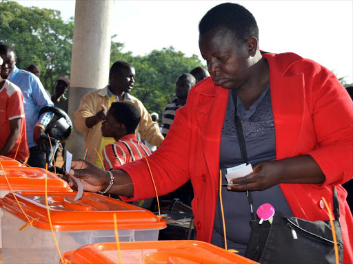 A woman casts her ballot during the ODM party primary at the Jomo Kenyatta sports grounds in the Kenya's west city of Kisumu April 25, 2017. /REUTERS
