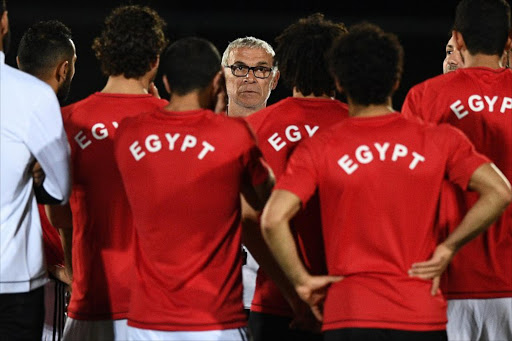 Egypt's Argentinian coach Hector Raul Cuper addresses players during a training session in Port-Gentil on January 14, 2017, during the 2017 Africa Cup of Nations football tournament in Gabon.