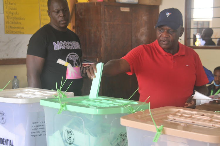 Mombasa governor of VDP Hezron Awiti casts his ballot at Ziwa La Ng'ombe Primary school on tuesday, August 9.