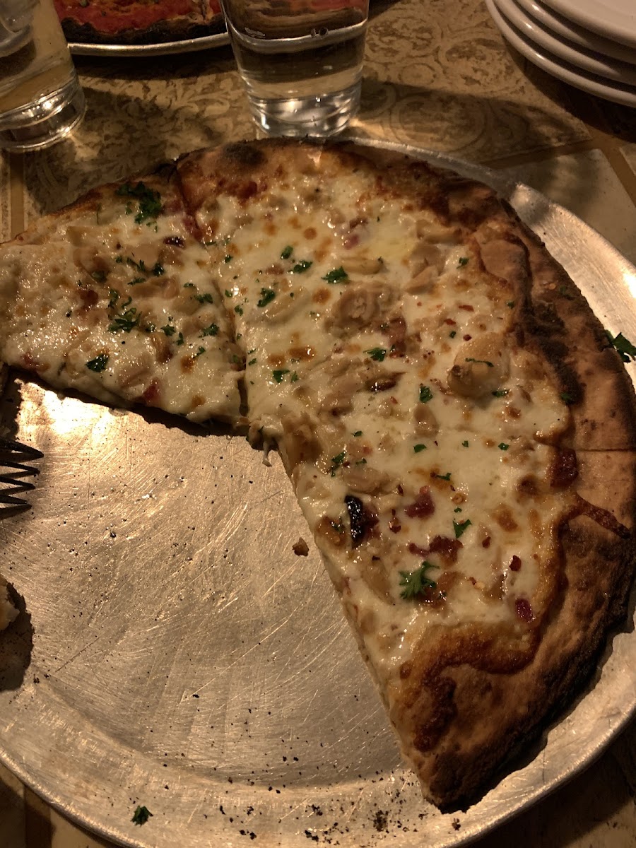 Drunken Clam Pizza with white sauce