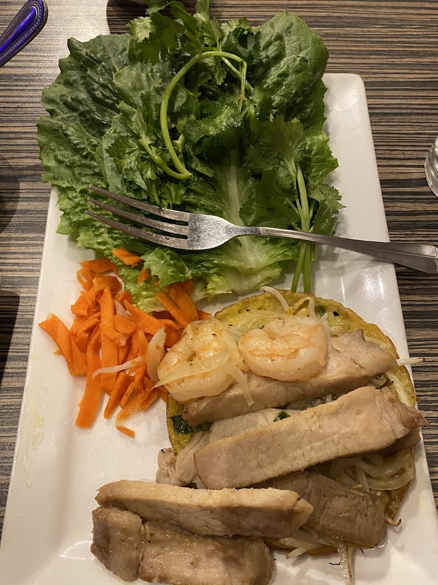Vietnamese crepe with shrimp and roast pork