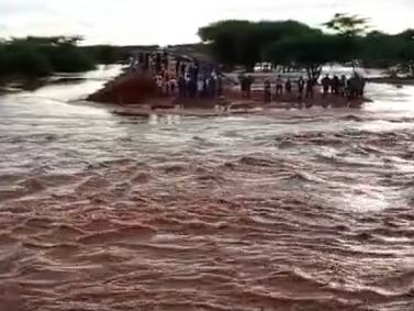 The flooded Nairobi - Garissa (A3) Road.