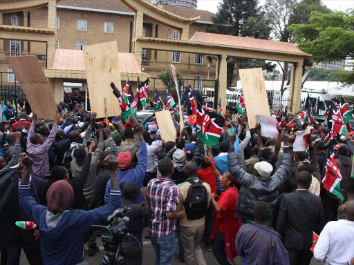 Elgeyo Marakwet Senator Kipchumba Murkomen and Jubilee supporters at the Supreme Court yesterday /COLLINS KWEYU