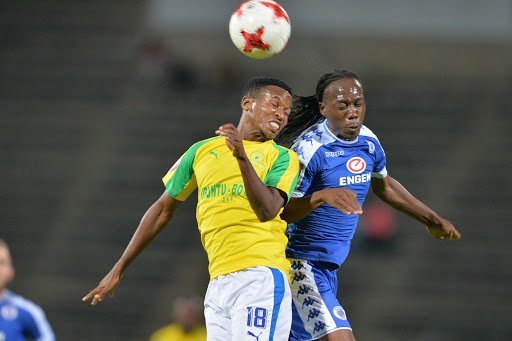 Themba Zwane of Mamelodi Sundowns and Reneilwe Letsholonyane of SuperSport Uunited tussle for the ball during the Absa Premiership match at Lucas Moripe Stadium on April 19, 2017 in Pretoria, South Africa. Sundowns won 0-1.(Photo by Lefty Shivambu/Gallo Images)