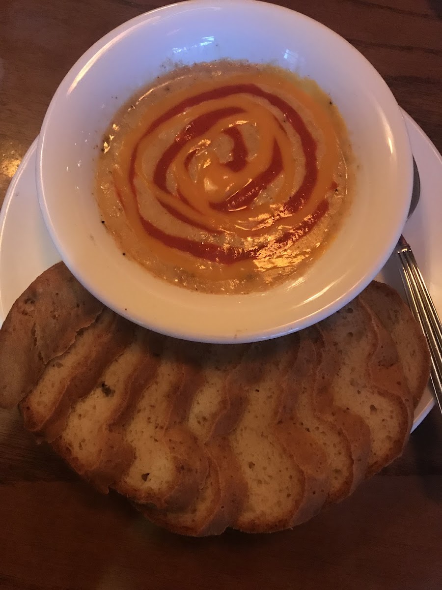 Crab dip with GF bread. Non GF husband helped me inhale it and said it was the best GF bread he’s had and we could order like 5 more if we wanted.