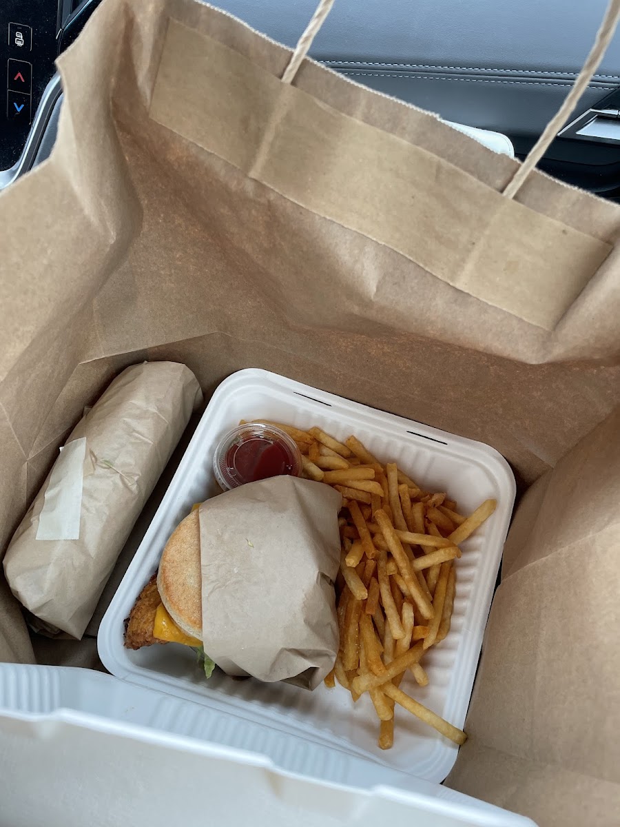 Crispy Chicken Sandwich w/fries