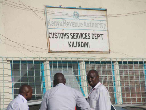 A file photo of Kenya Revenue Authority officers at the Port of Mombasa. /ELKANA JACOB