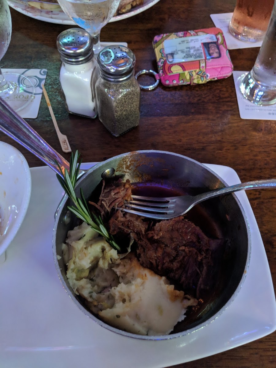 Braised beef, mashed potatoes.
