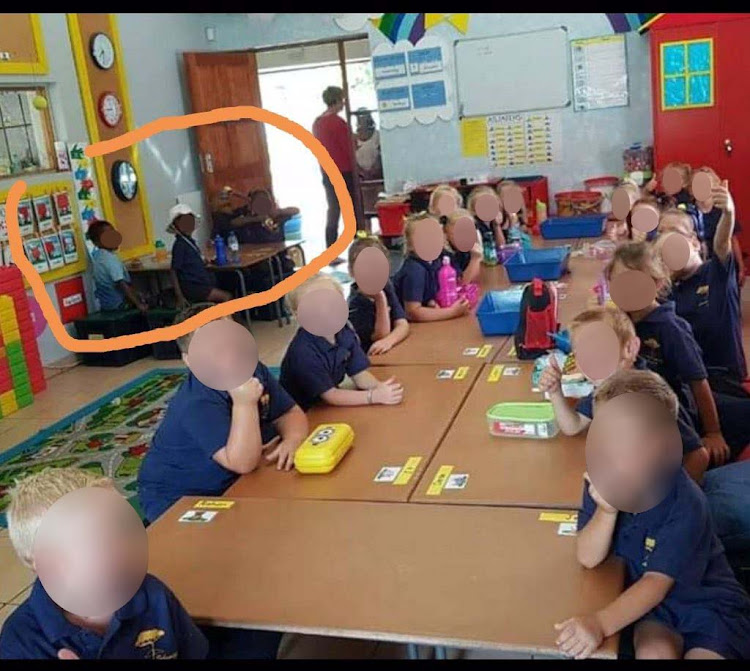 A picture of one of the Grade R classes at Laerskool Schweizer-Reneke seemingly depicting white learners being seated separately from the black learners in the class.