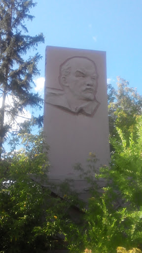 Барельеф Ленина