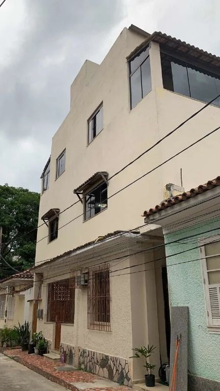 2 Casas (Térreo e Sobrado) independentes com 6 Qtos e 4 Stes à venda, 360 m² - Santa Rosa - Niterói/RJ