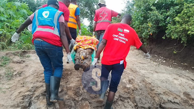 Kenya Red Cross team ferry a body of one of the victims swept by floods at River Muatineni along Sulatan Hamud-Kasikeu Road on April 26, 2024